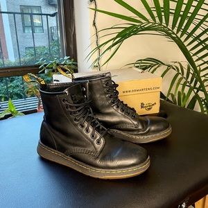 Dr Martens 1460 Black Newton Leather Lace up Boots US Women’s size 8